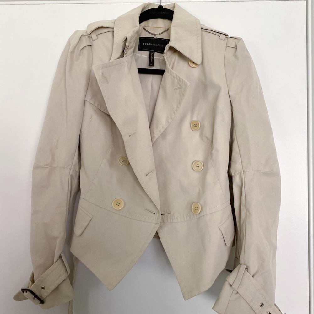 BCBGMAXAZRIA Tan Cropped Trench Coat
